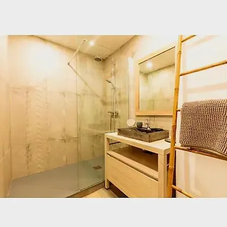 5 Pers Parking Vue Каси